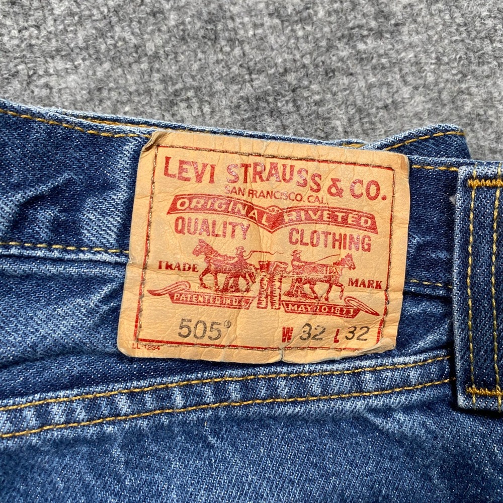 Levis 505 Mens Straight Fit Medium Wash Blue Denim Jeans 32x32 Made in Mexico - Picture 2 of 11